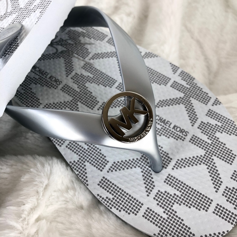LAST ONE! Michael Kors Flip Flops Sandals NEW - Picture 6 of 7